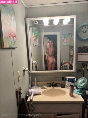 jupiterdoll - I love how looks my huge ass and my pretty soles over all with oil  