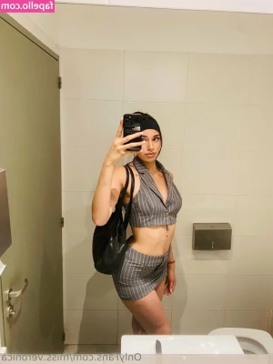 Miss.veronica [ miss-veronica ] - Would you like to join my fourth hole