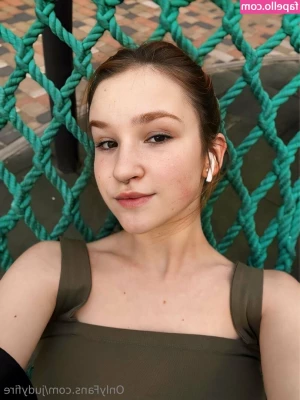judyfire - Get on your knees and make me happy