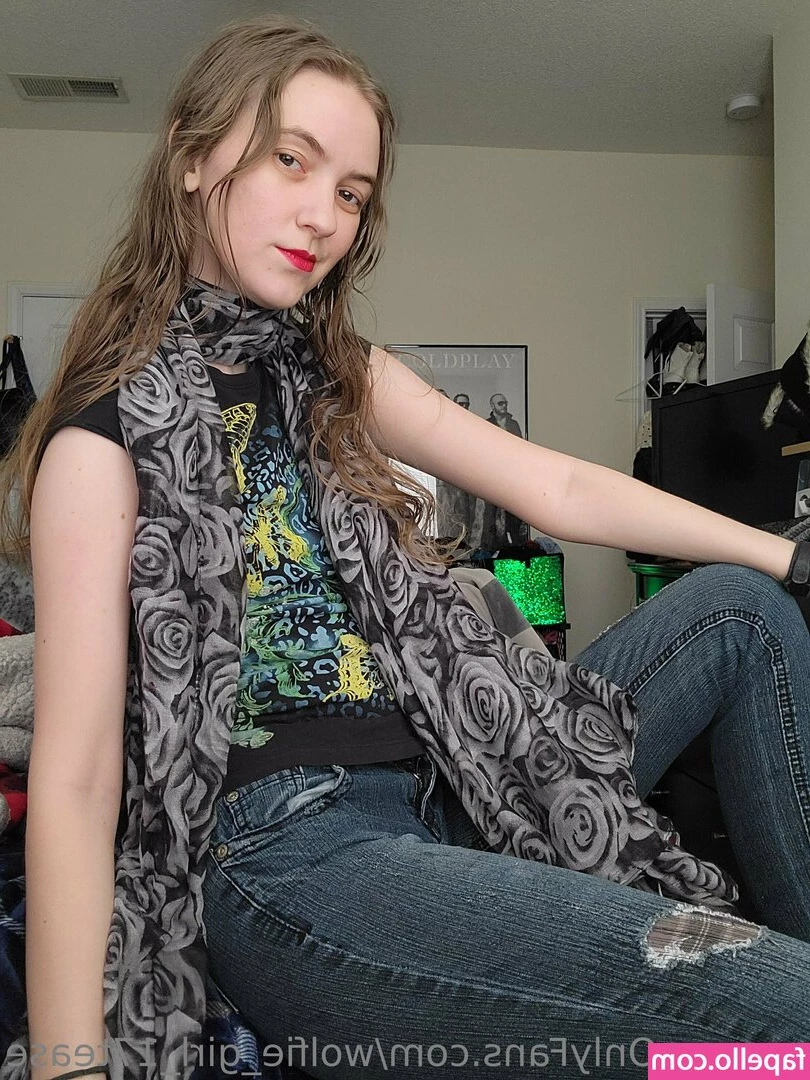 wolfie_girl_17tease [ wolfie-girl-17tease ] - Are we going to be naughty today?😈🤯
