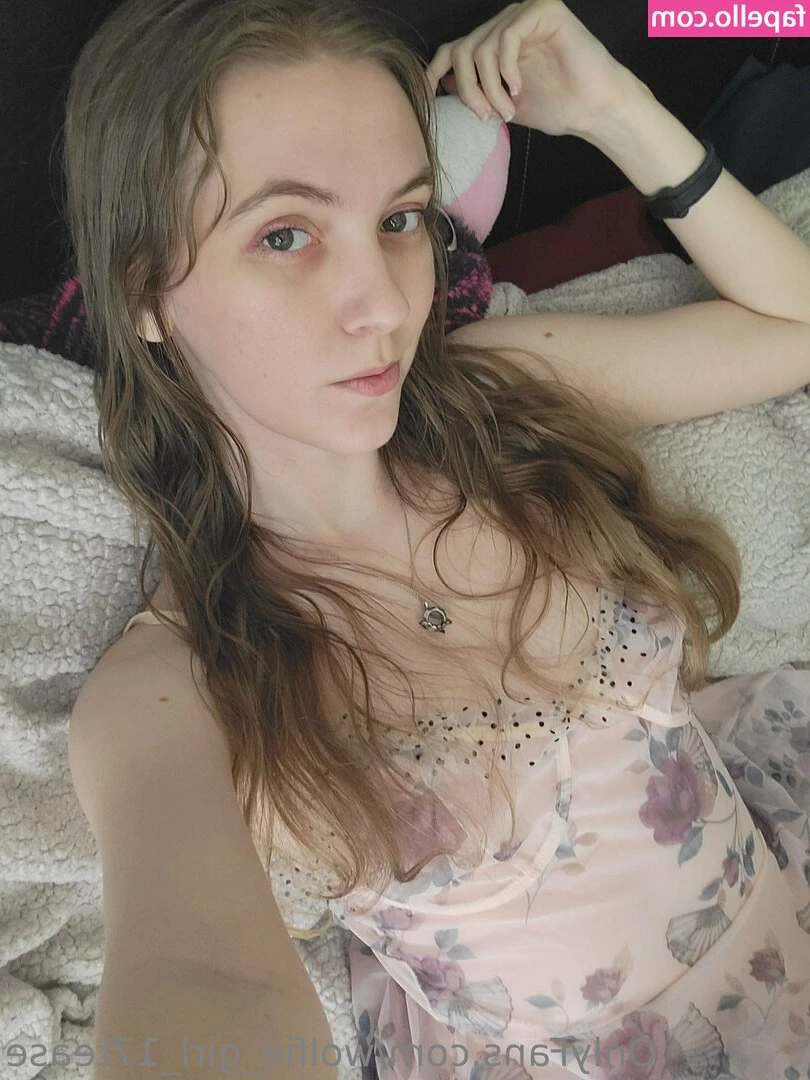 wolfie_girl_17tease [ wolfie-girl-17tease ] - 12 minutes of being a real whore  I PLAY AT BEING YOUR SECRETARY  