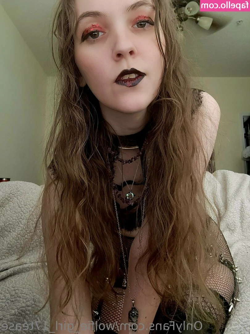 wolfie_girl_17tease [ wolfie-girl-17tease ] - Can you handle this naughty lady