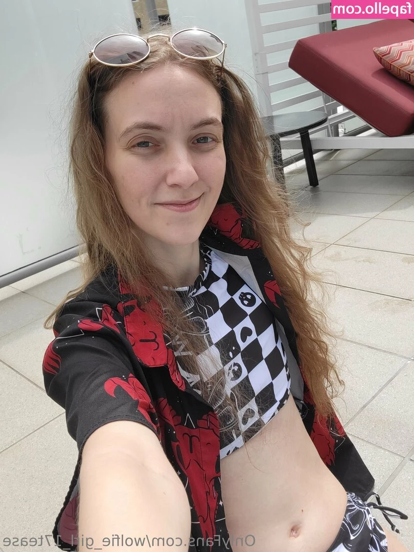 wolfie_girl_17tease [ wolfie-girl-17tease ] - thick and juicy