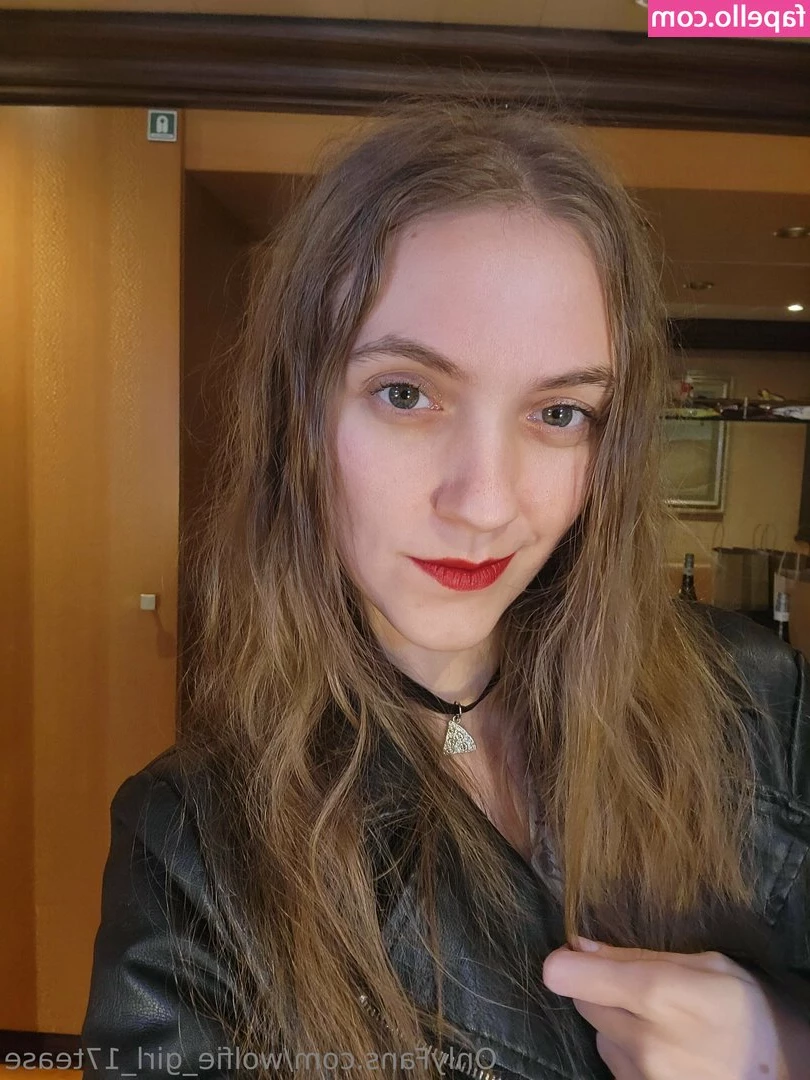 wolfie_girl_17tease [ wolfie-girl-17tease ] - She pretty nasty and driving the boat 😏😈👅