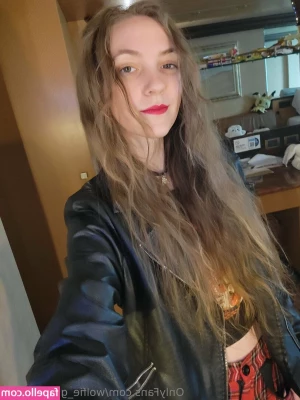 wolfie_girl_17tease [ wolfie-girl-17tease ] - Happy Saturday DIEHARDS  The laughs continue with  woodbusiness10