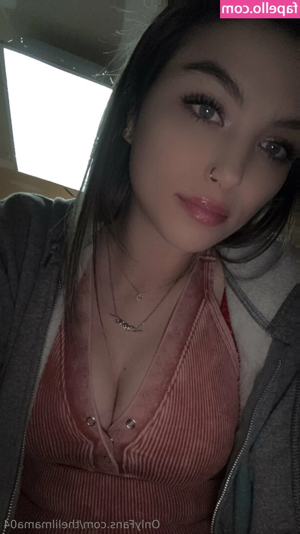 thelilmama04 - Playing with fake freckles, plus a kitty!   Plus of course my face