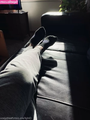 feetbyjess - i dont know why but i love this photo what do you think about? dont