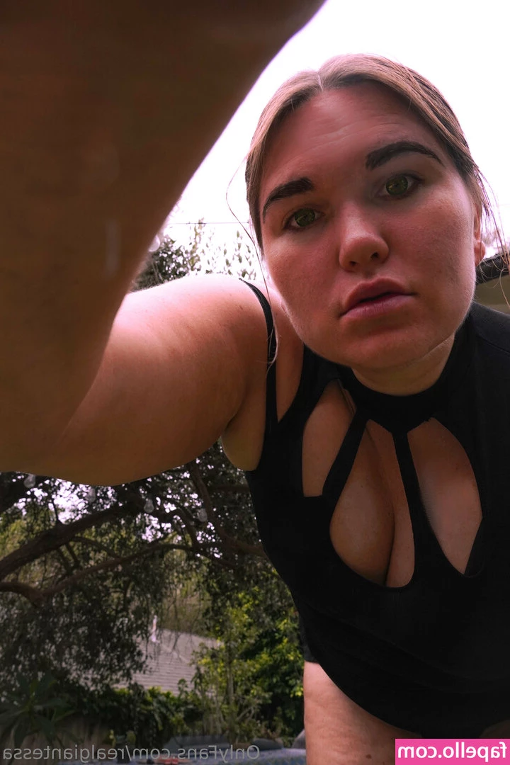 realgiantessa - DM for the whole video