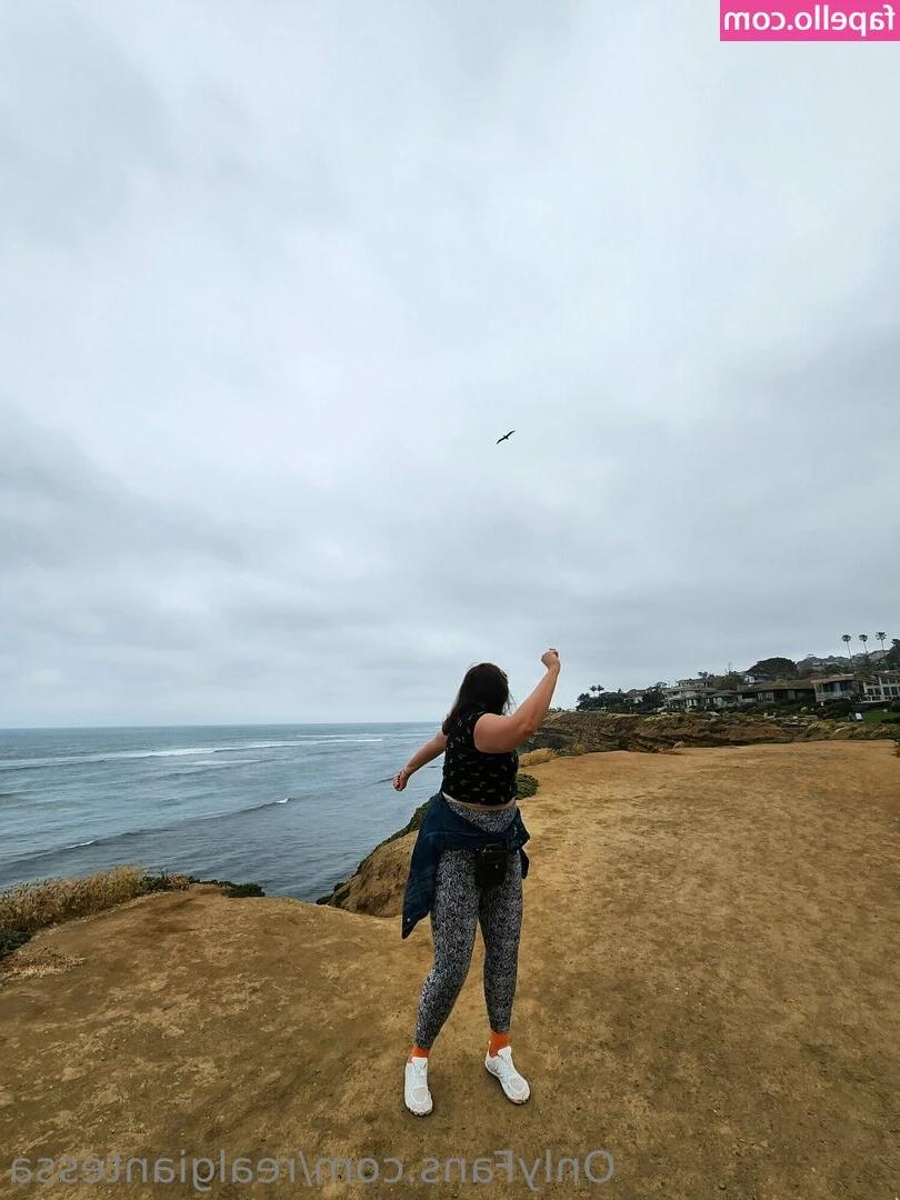 realgiantessa - ☕️ Ep 130: TIPS to make her BEG for it 🍆 💦  FOREPLAY