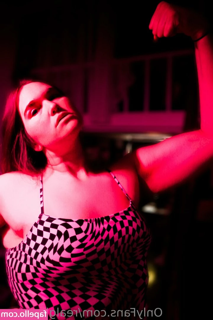 realgiantessa - Who else is trying to have me like this