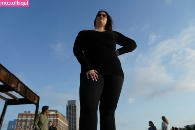 realgiantessa - For feet l o v e r s  sniffers    this nylon sound