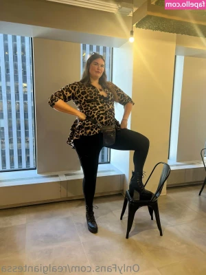 realgiantessa - Pre morning run 🏃‍♀️   I can run 1 mile no problem but I