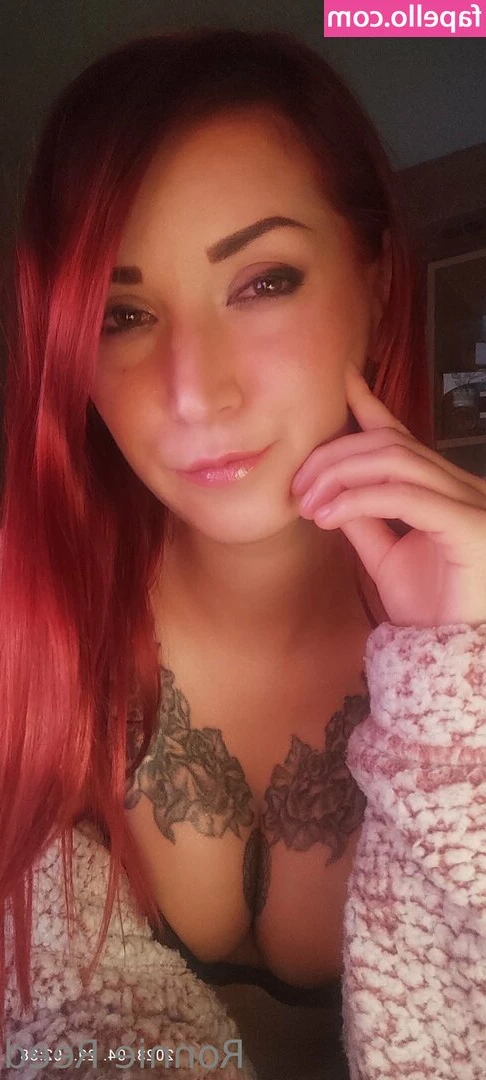 u183977844 - Do you like watching me stretch my pussy with a BBC?