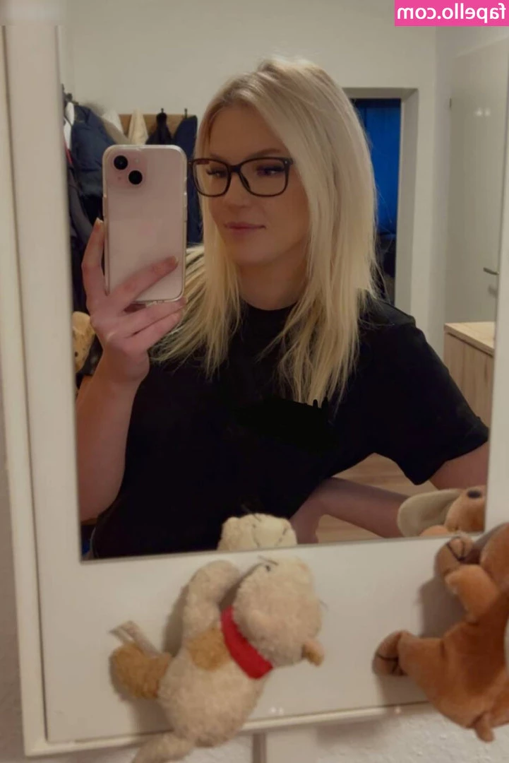 sarifari32 [ sarifari32-1 ] - I HAVE OVER 100 FULL LENGTH PEGGING VIDS - WANNA SEE? I HAVE SOME
