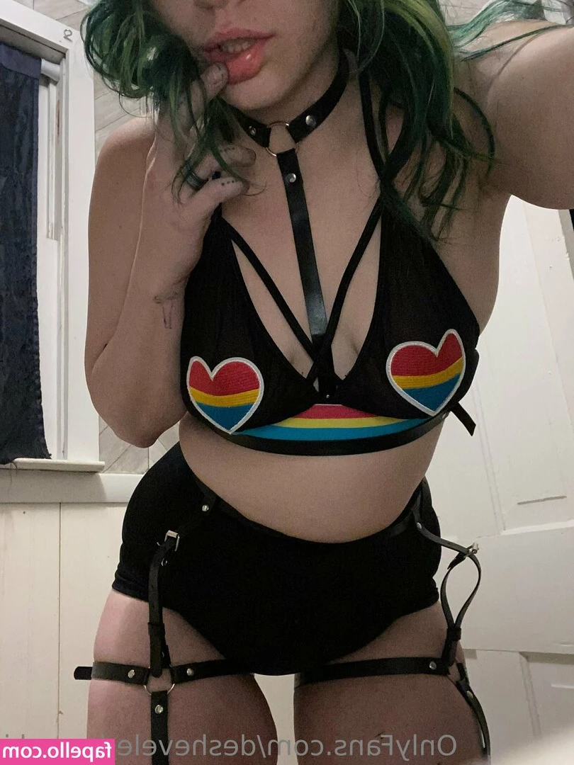 desheveledmesskj - Yea I m new let s play