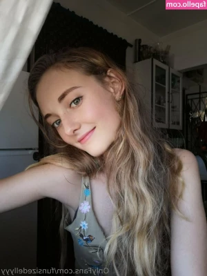 funsizedellyuwu - Stripping down for you and calling you daddy while I beg you to fuck