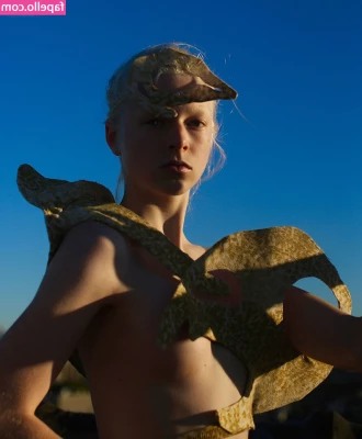 Hunter Schafer [ hunter-schafer ] - Ireesistible