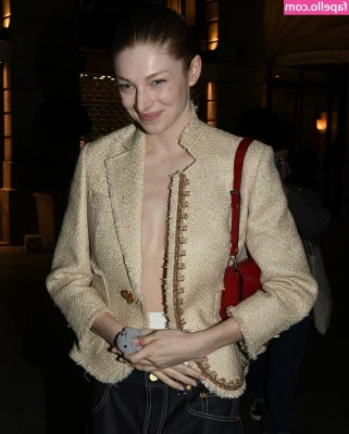 Hunter Schafer [ hunter-schafer ] - Hello sunshine