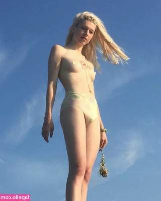 Hunter Schafer [ hunter-schafer ] - Naturaleza que viaja dentro de mí  despierta mi conciencia para ser