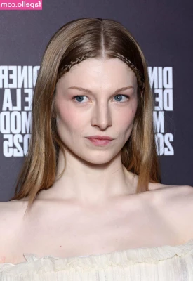 Hunter Schafer [ hunter-schafer ] - Give me more power to do more videos and pictures for you