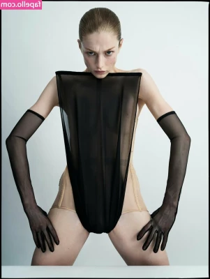 Hunter Schafer [ hunter-schafer ] - Feeling sexy and turned on after some sexy talk with a good friend