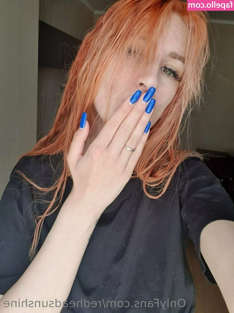 redheadsunshine - Just a random stinky tired sole pics and a cute clip haha who wants