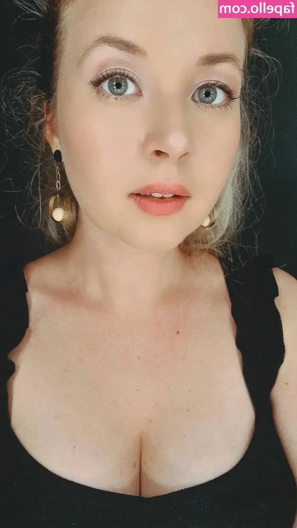 Valeriya ASMR [ valeriya-asmr ] - "Yeah we good!" 🤣  Just getting ready on set!!! New scene w/