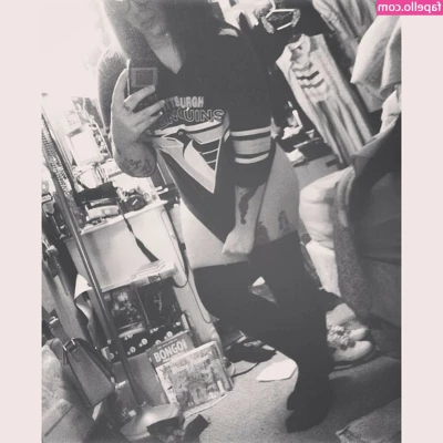 Stepstool Sarah [ stepstool-sarah ] - Hey babe  go follow my free account please    https onlyfans com
