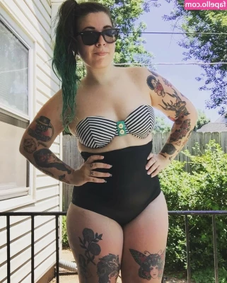 Stepstool Sarah [ stepstool-sarah ] - Wanna see me take @pov-star's massive load 💦 all over my huge tits