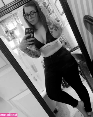 Stepstool Sarah [ stepstool-sarah ] - The shelf of dreams