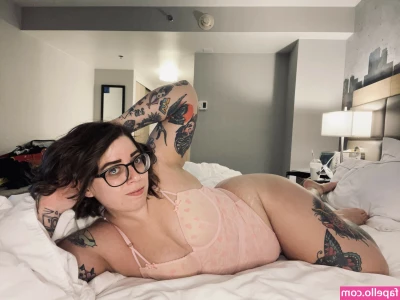 Stepstool Sarah [ stepstool-sarah ] - Ask me about this foot video (; 😍😍
