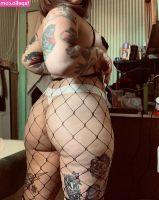 Stepstool Sarah [ stepstool-sarah ] - Another fan just bought a custom fan-sign photo set, $10 gets you a