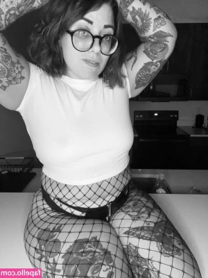 Stepstool Sarah [ stepstool-sarah ] - Lazy morning enjoy all the fat I've packed on🥰 talking about how