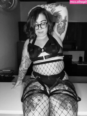 Stepstool Sarah [ stepstool-sarah ] - I need to be fed like this again please and thank you