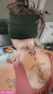 mommybabe17 - Hi boy  call me Mommy and behave properly   you ll serve this ass