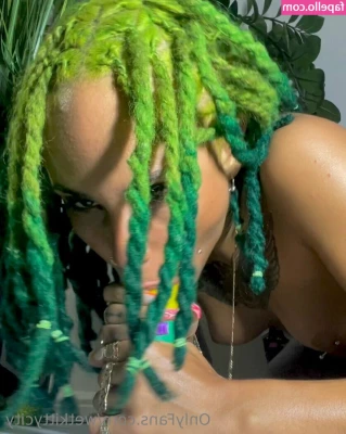 wetkittycity - Aqui antes de que me den mi masaje  que harias si me encuentras asi