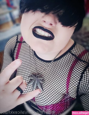 alicexkhaos - You re so hilarious  You never fail to make me happy  Can you do it