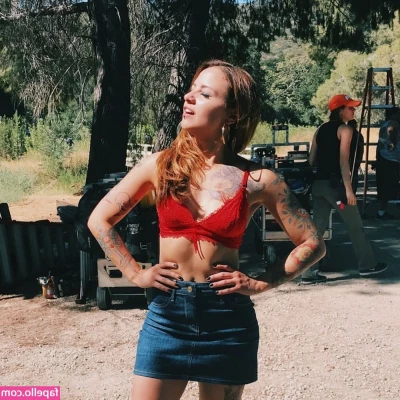 Aimee Carrero [ aimee-carrero ] - Freee peeps  Im not hard on my first video just finished peeing