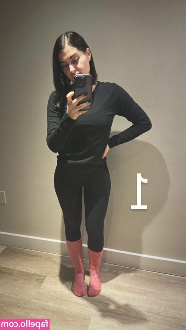 Megan Olivi [ megan-olivi ] - Hun, do you want me to be your good 😊 girl or bad 😈 girl ?????
