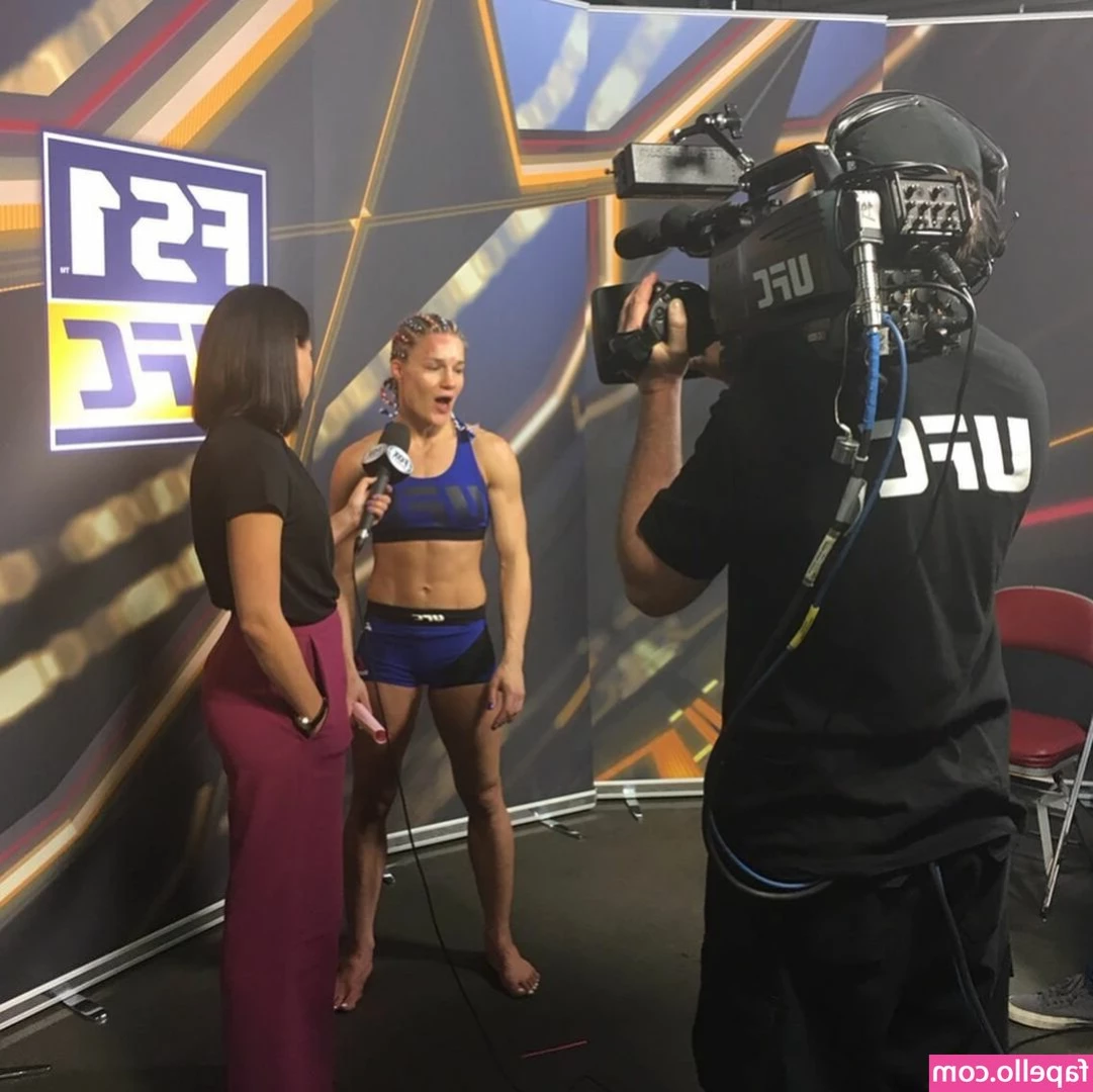 Megan Olivi [ megan-olivi ] - I can’t tell if I want you to peel this outfit off of me or fuck me