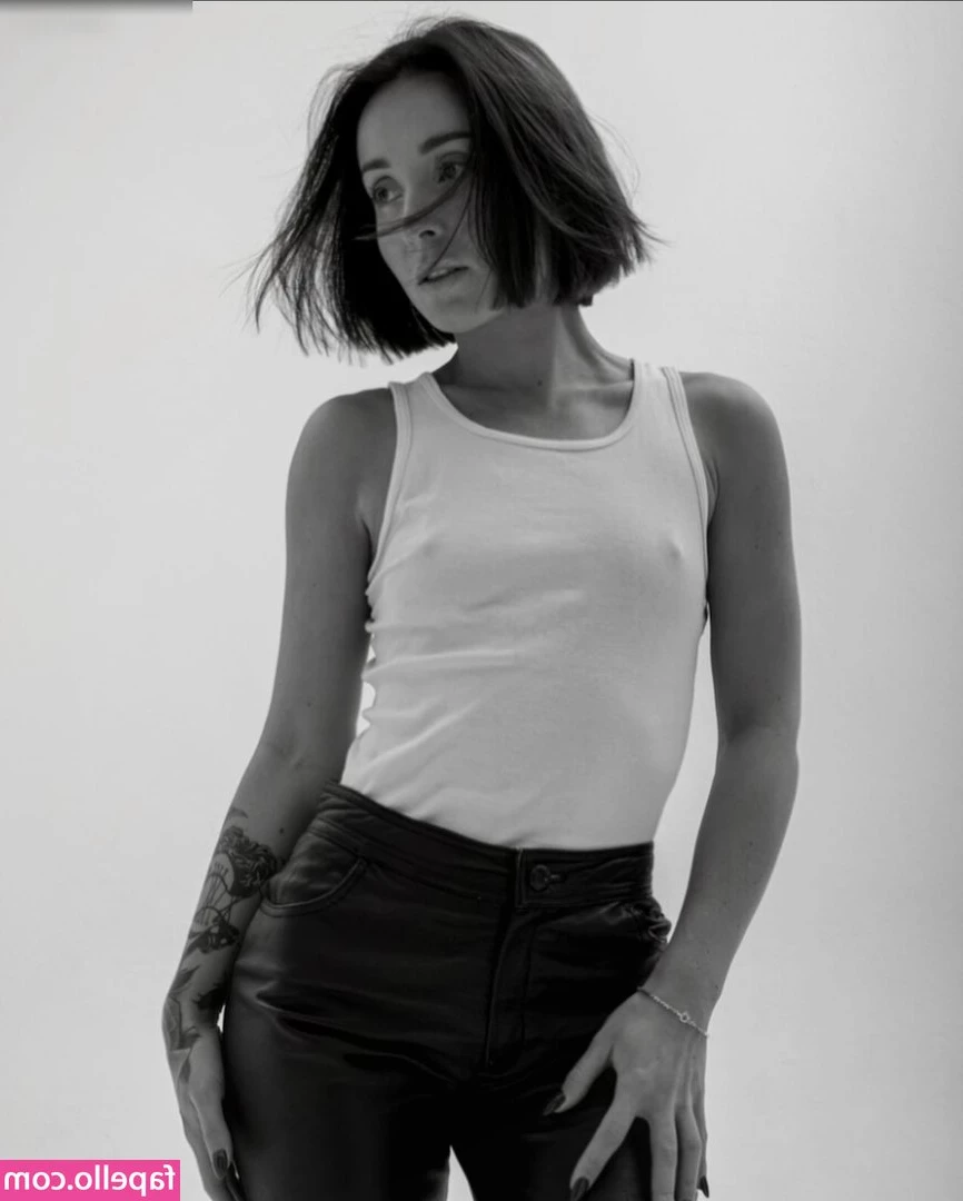 alicia.isa.belle [ alicia-isa-belle ] - Making new content this coming week 🥵  What sort of solo content