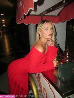 theblondebarbiexo555 - Not long until Christmas! Think I'll treat myself to a new vibrator
