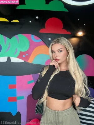 theblondebarbiexo555 - Wanna cum on my tits