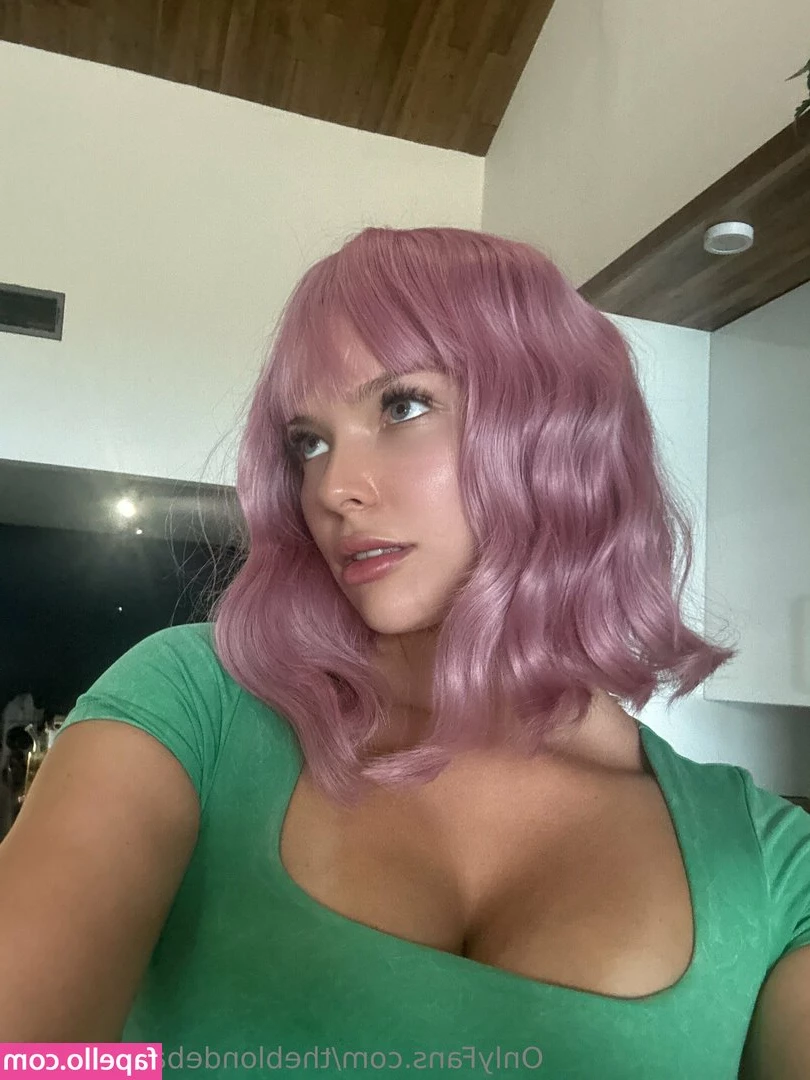 theblondebarbiexo555 - swipe to see me turn around xx