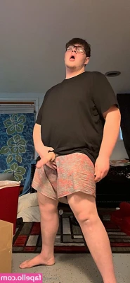 kingmoxu - Resting my feet on my house slave
