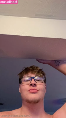 kingmoxu - Do you want to watch the sun warm my naked body?☀️💋💋