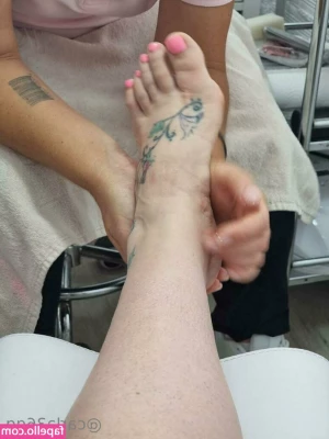 carla36gg - Would you like a foot job in the sea