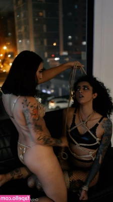 nia_yanyi [ nia-yanyi ] - I think me and @hot_mum_skyler need to have a cheeky catch up