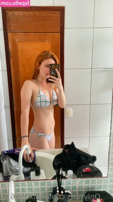 Giullia Albertini [ giullia-albertini ] - Someone please eat me