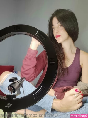 marghe_feet [ marghe-feet ] - Still haven't gotten a NEW Giant Dildo 😔 I want to double team